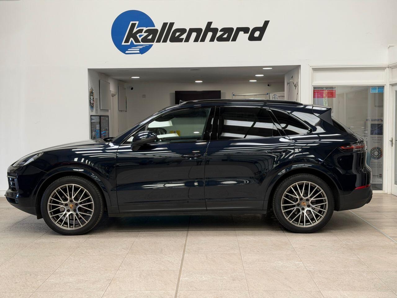Porsche Cayenne view 9