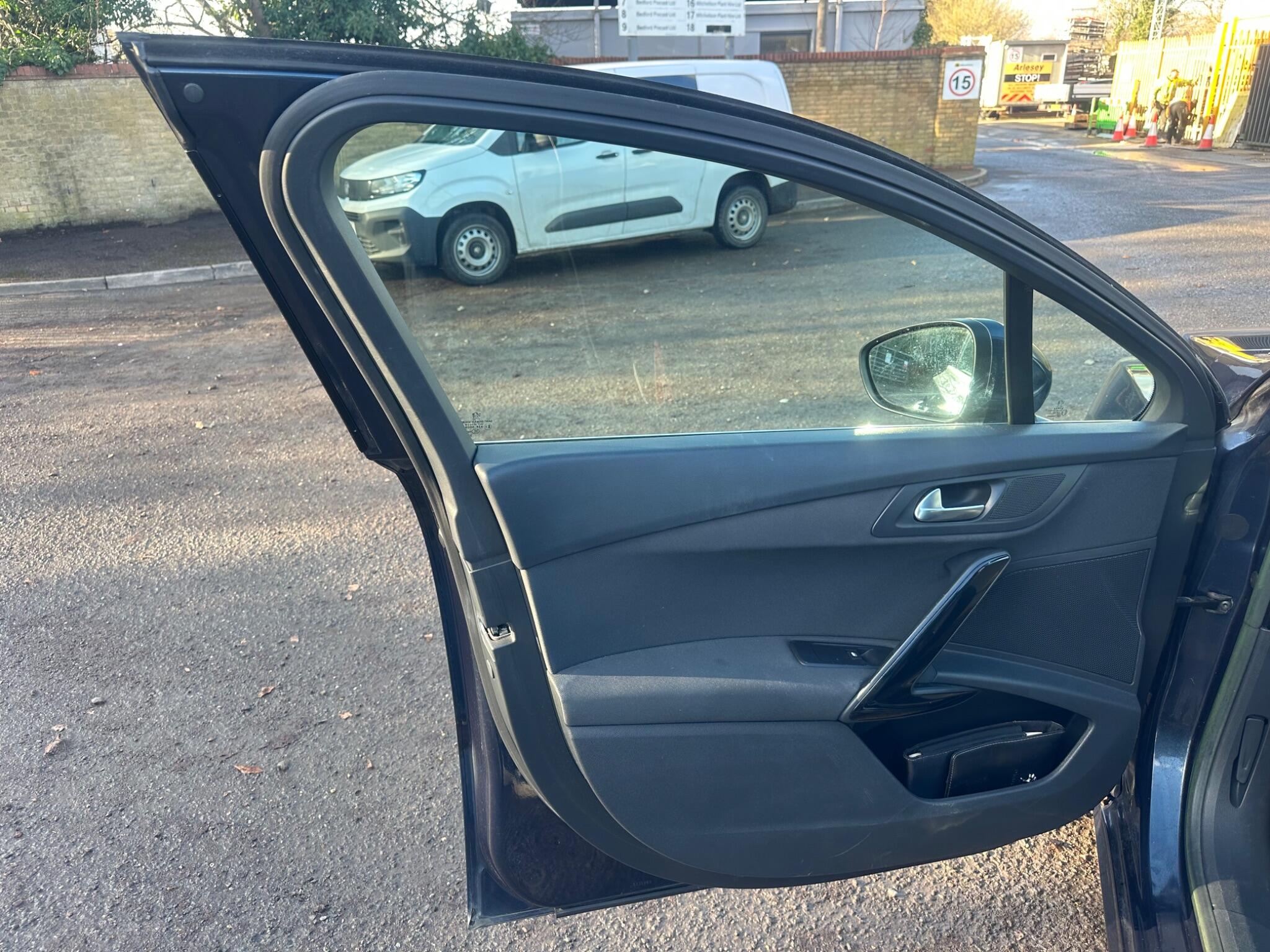 2012 Peugeot 508 image 32