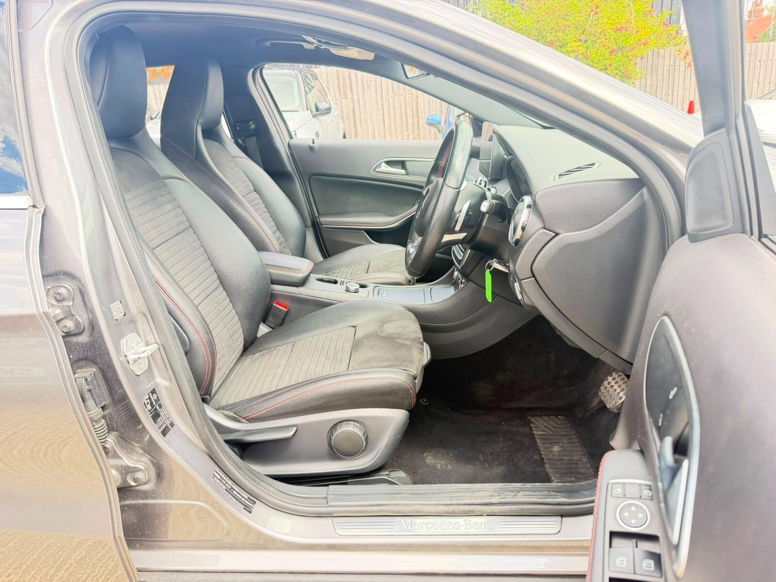 Mercedes-Benz Gla view 12