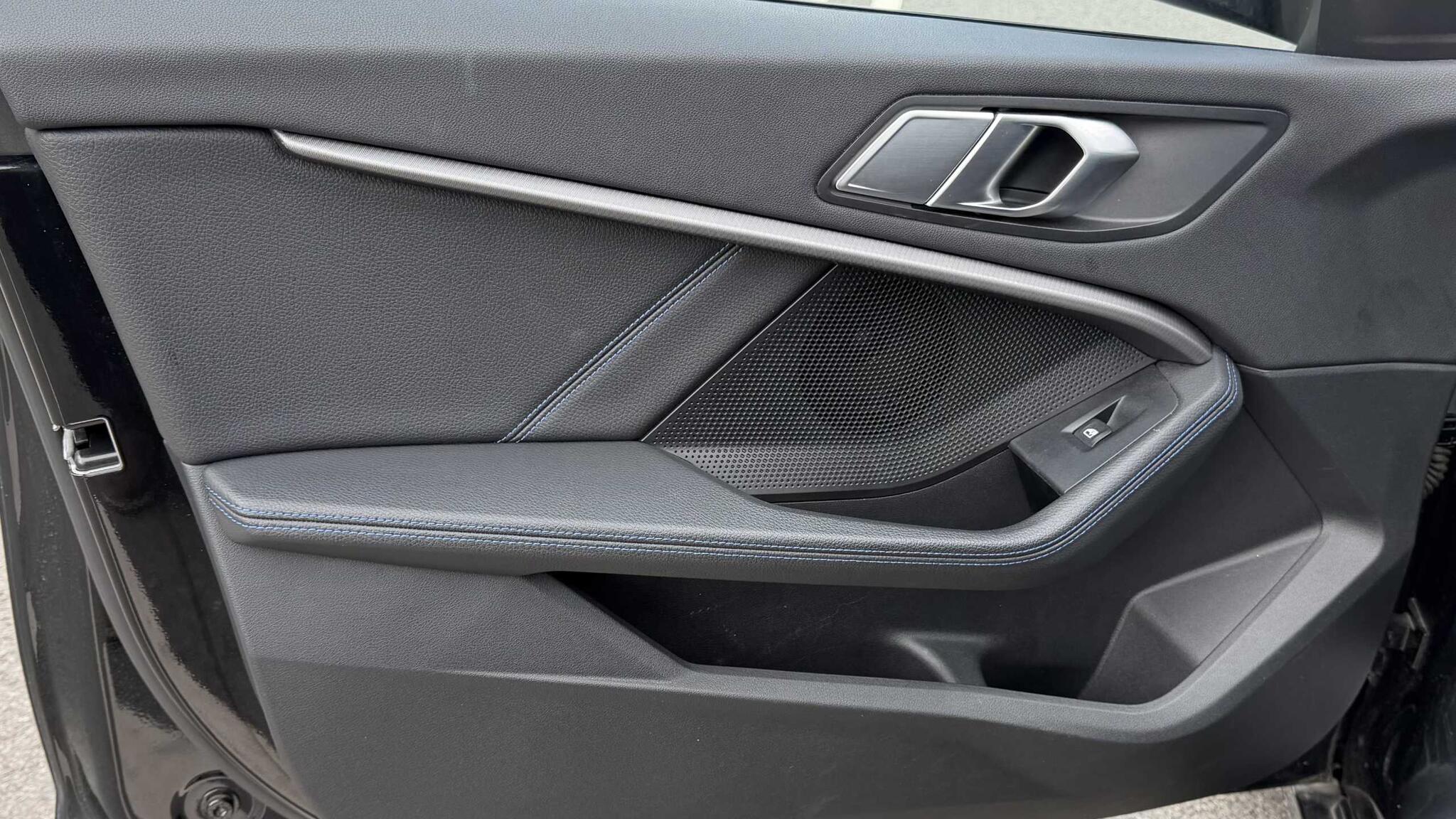 BMW 1 Series view 24