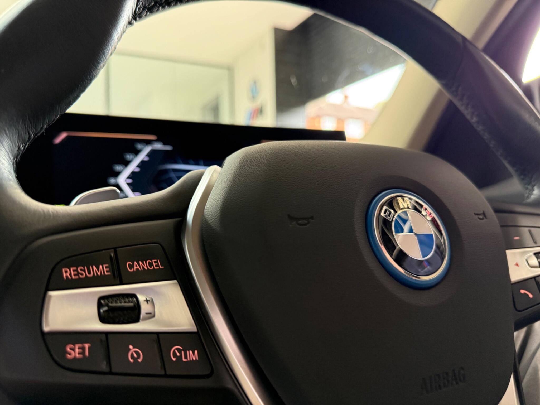 BMW 3 Series view 19