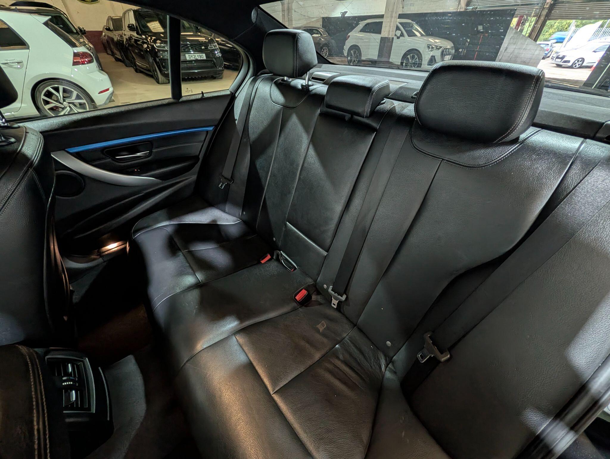 BMW 3 Series view 25