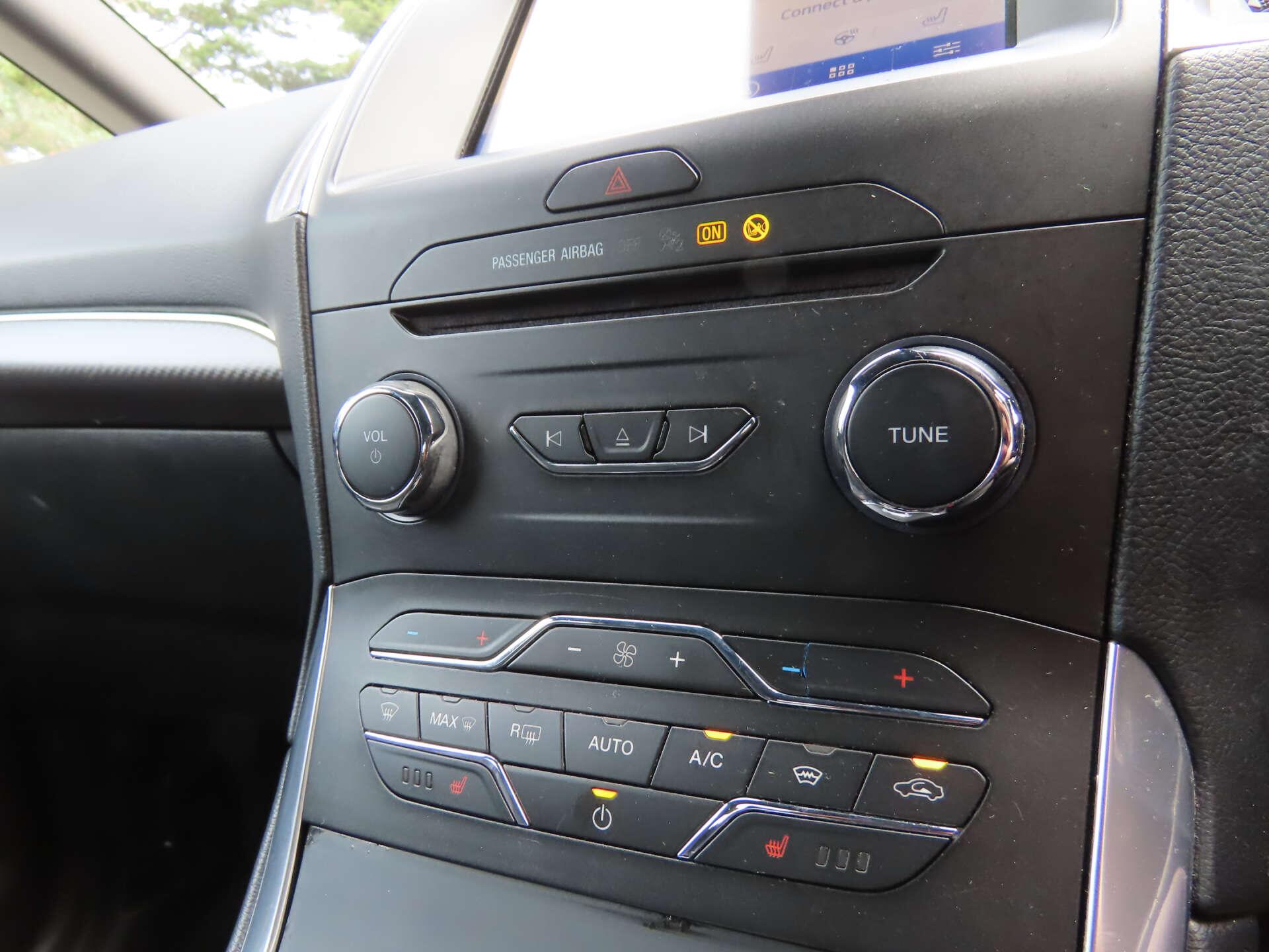 Ford S-Max view 13