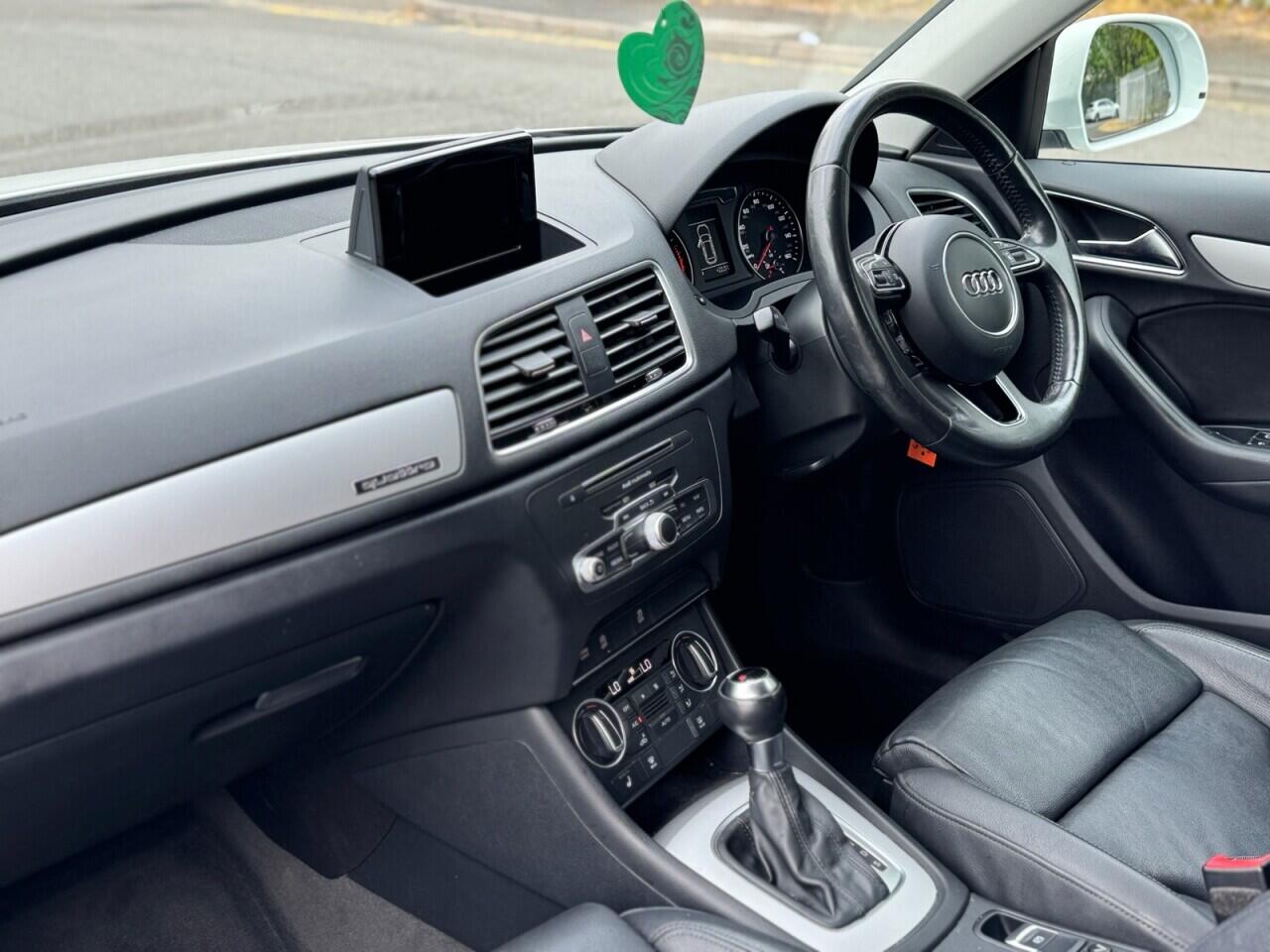 Audi Q3 view 13