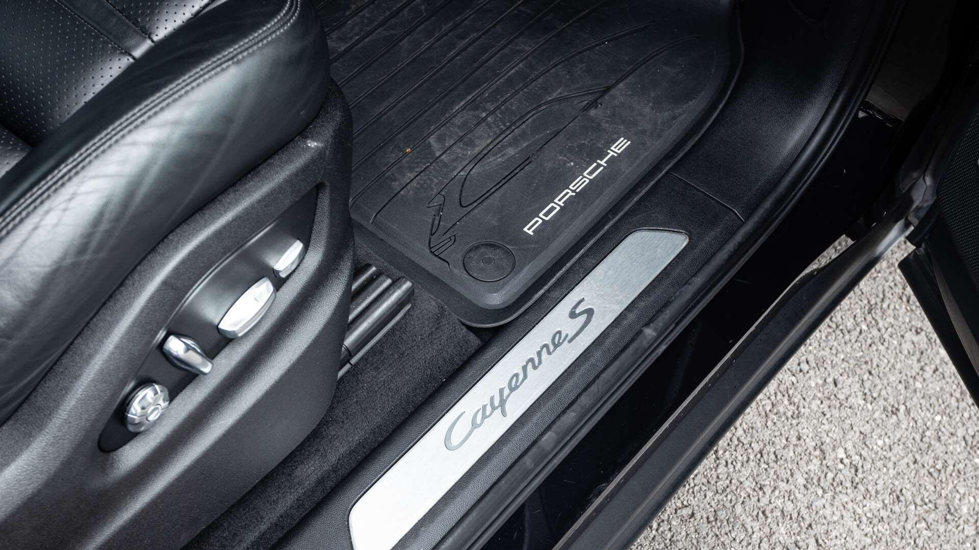 Porsche Cayenne view 28