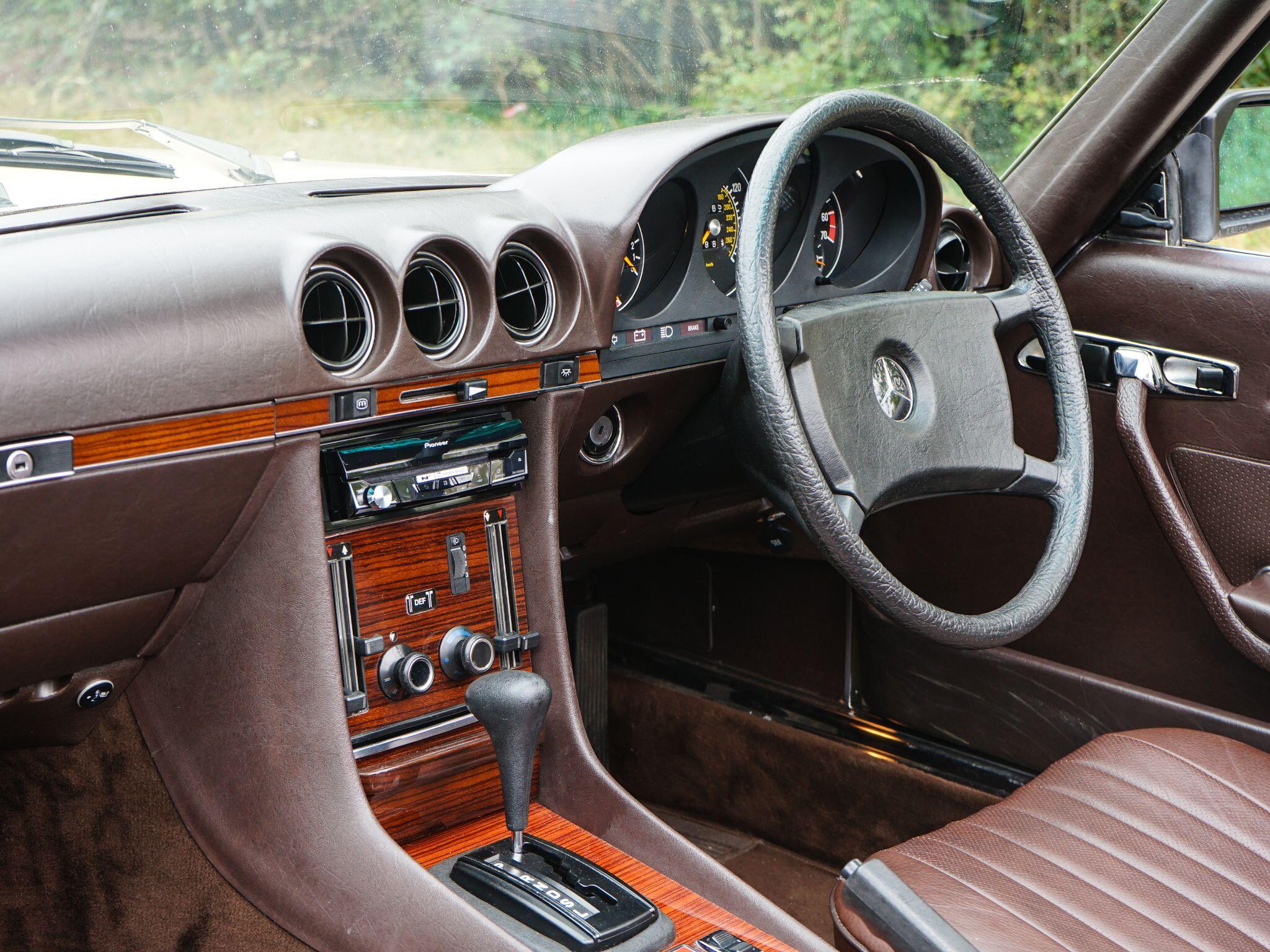 Mercedes-Benz 500 SL view 14