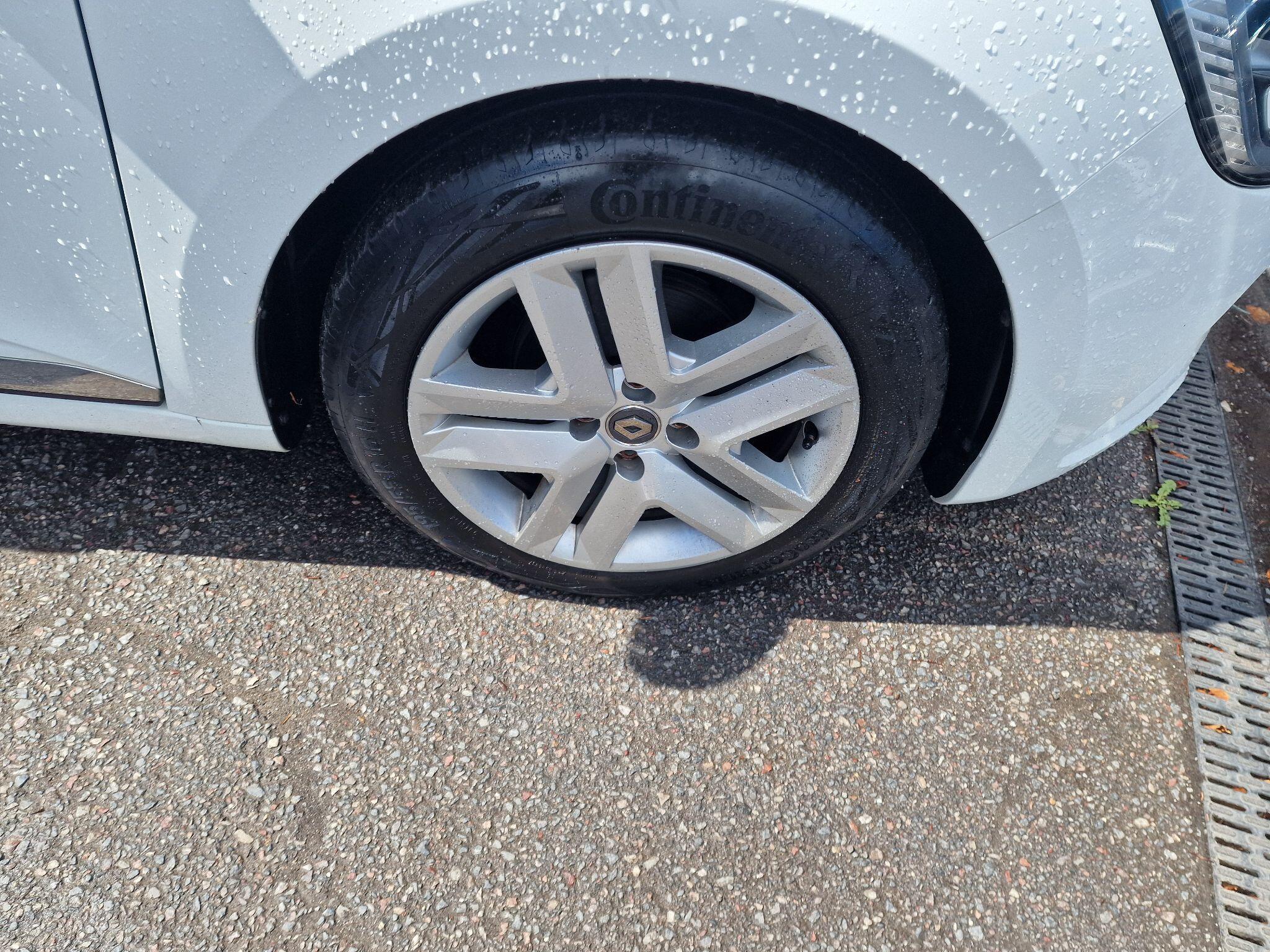 Renault Clio view 36