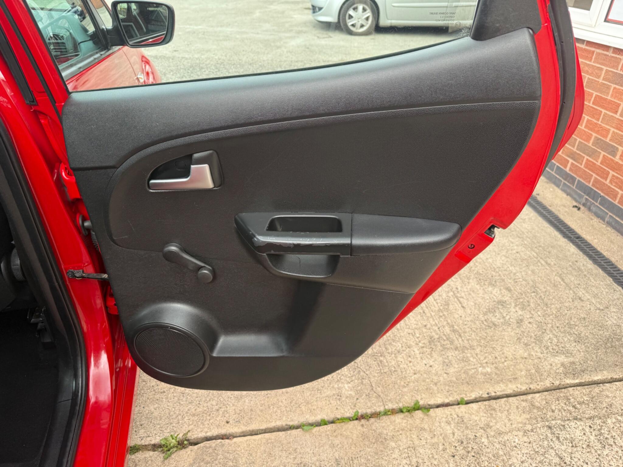 Kia Venga view 26