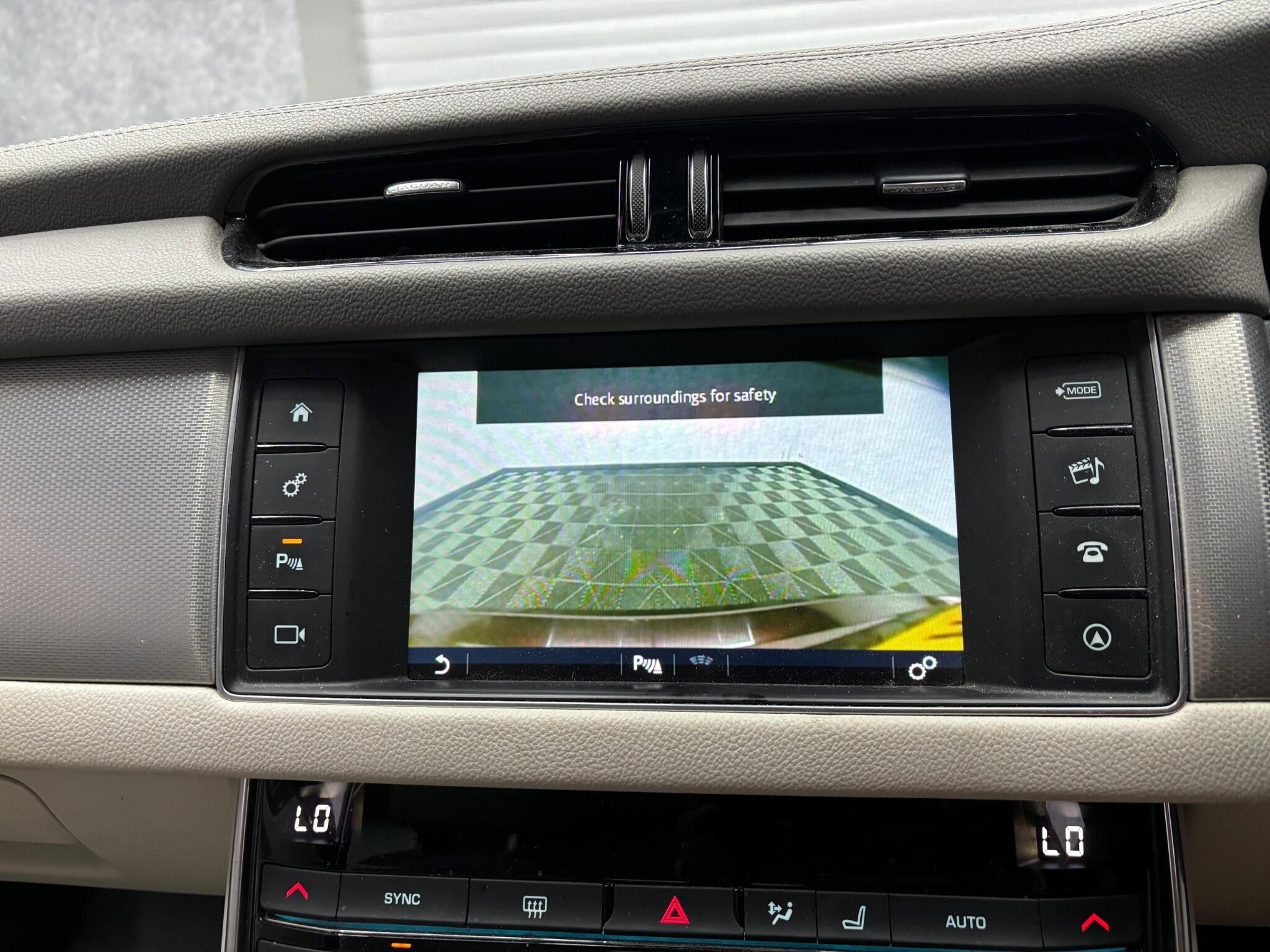 Jaguar XF view 13