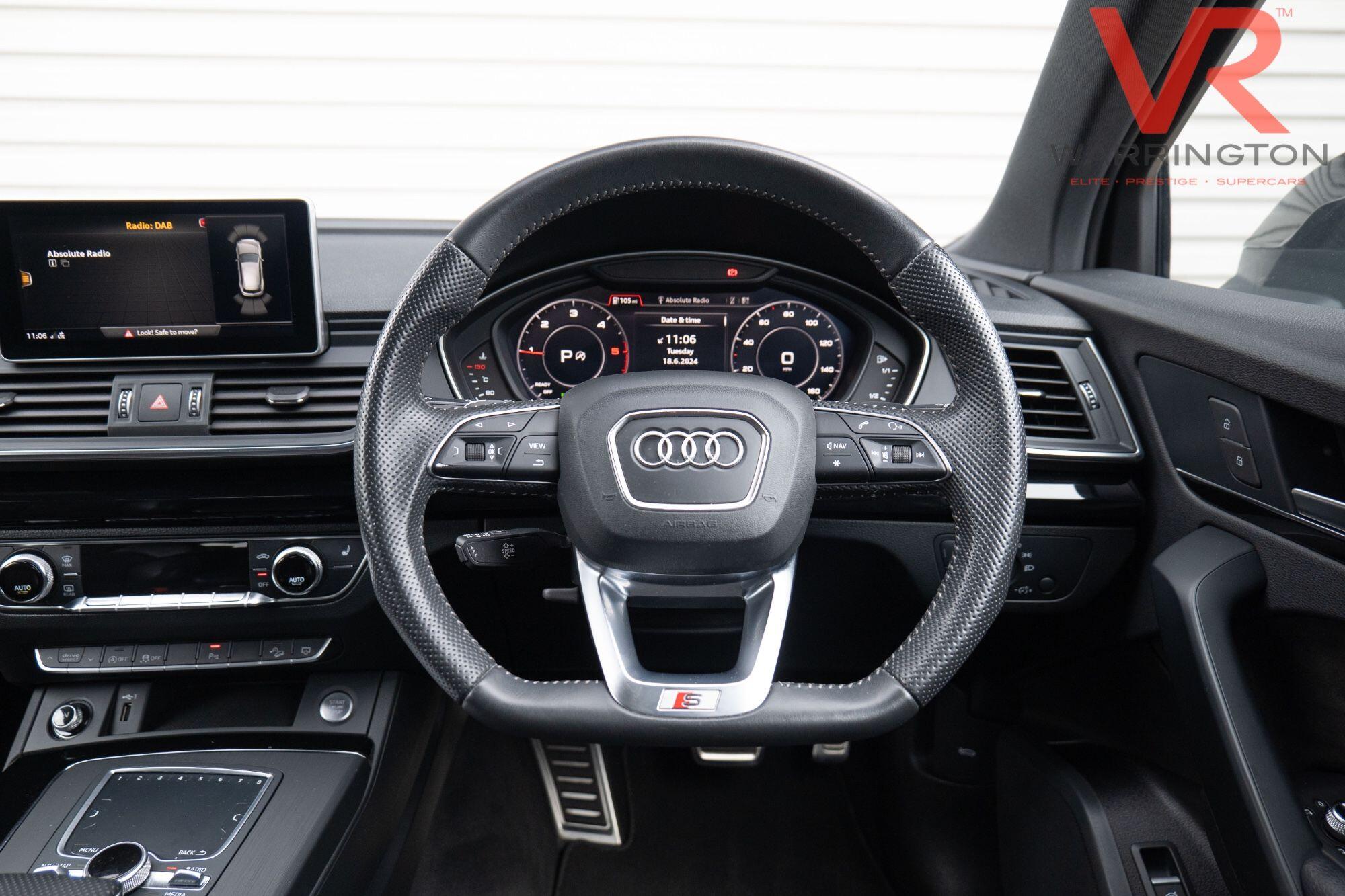 Audi Q5 view 10
