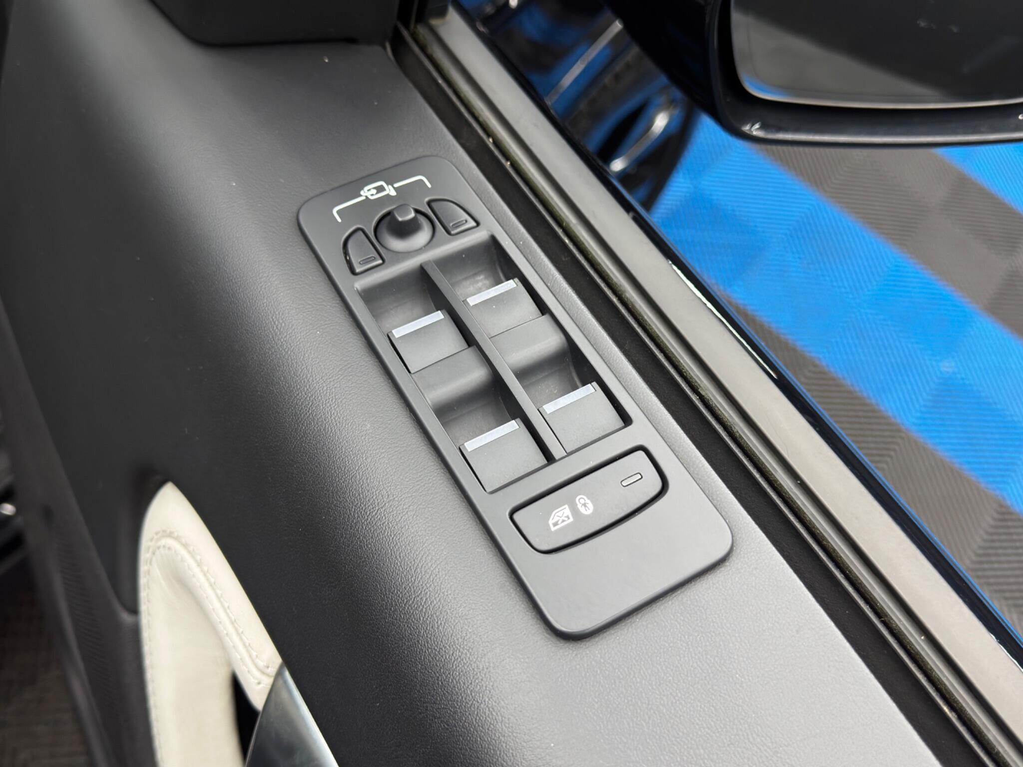 Land Rover Discovery Sport view 46