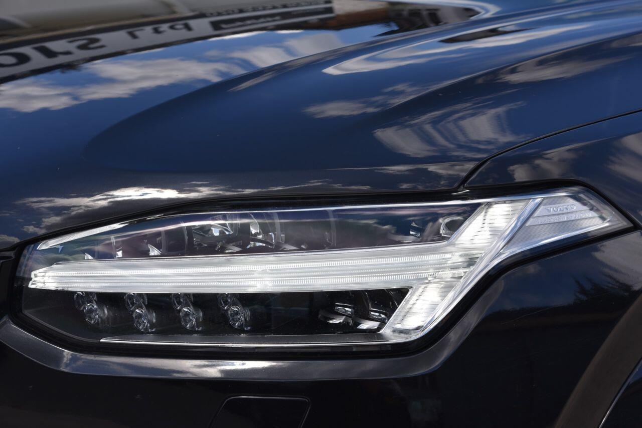 Volvo XC90 view 11