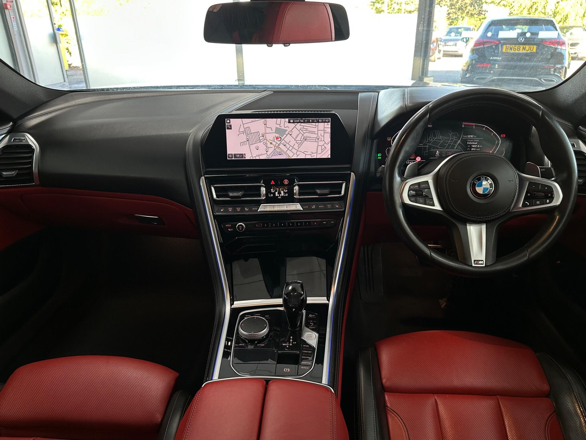 BMW 8 Series view 17