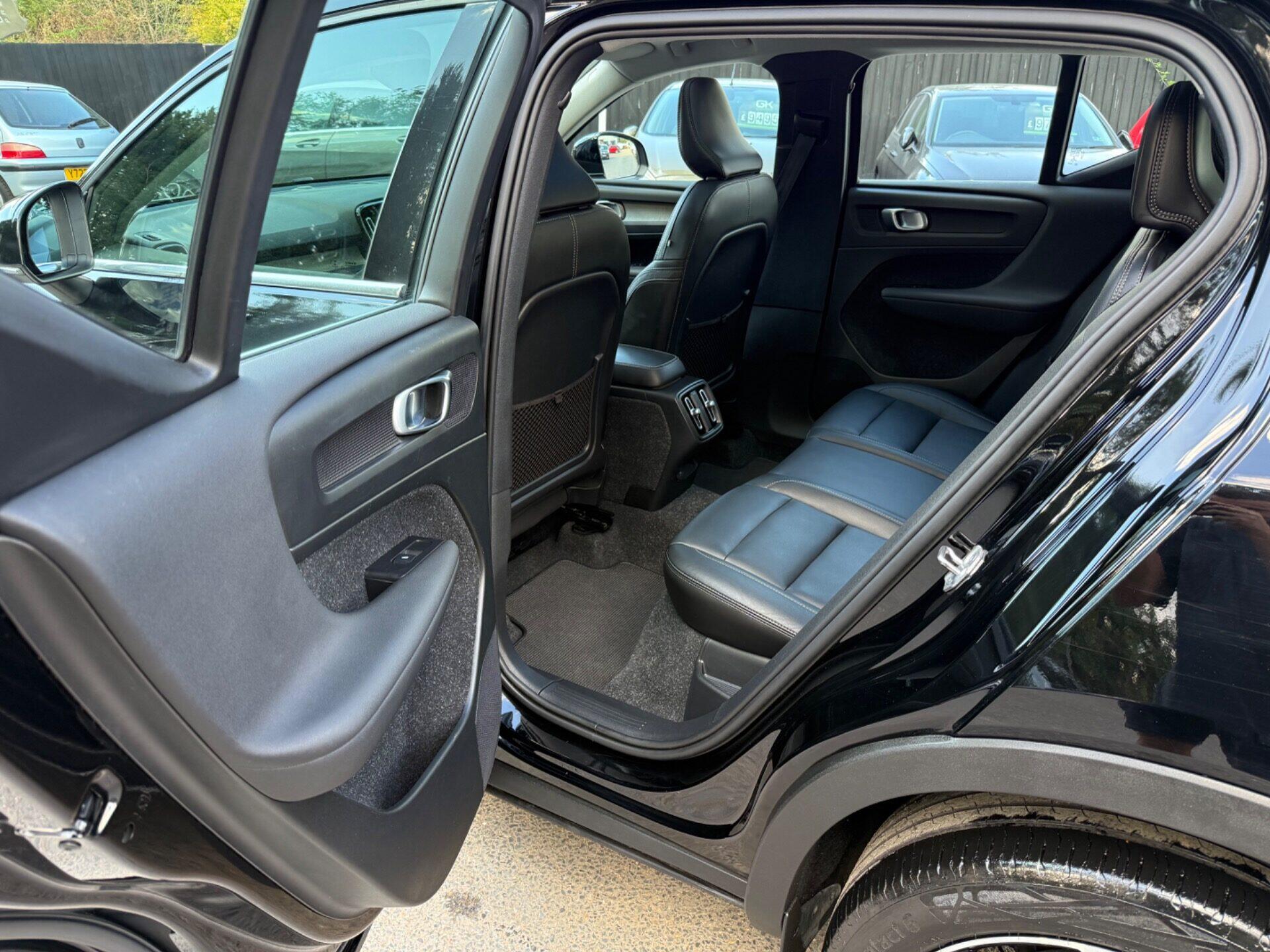 Volvo XC40 view 29