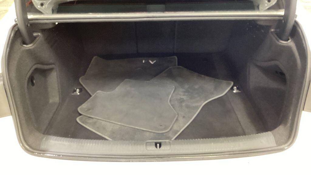Audi A4 view 9
