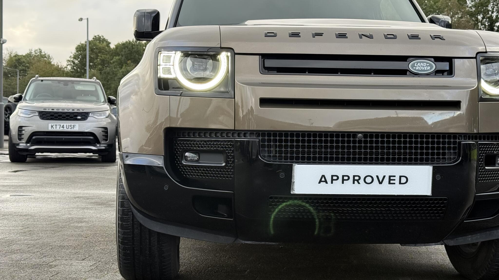 Land Rover Defender view 19
