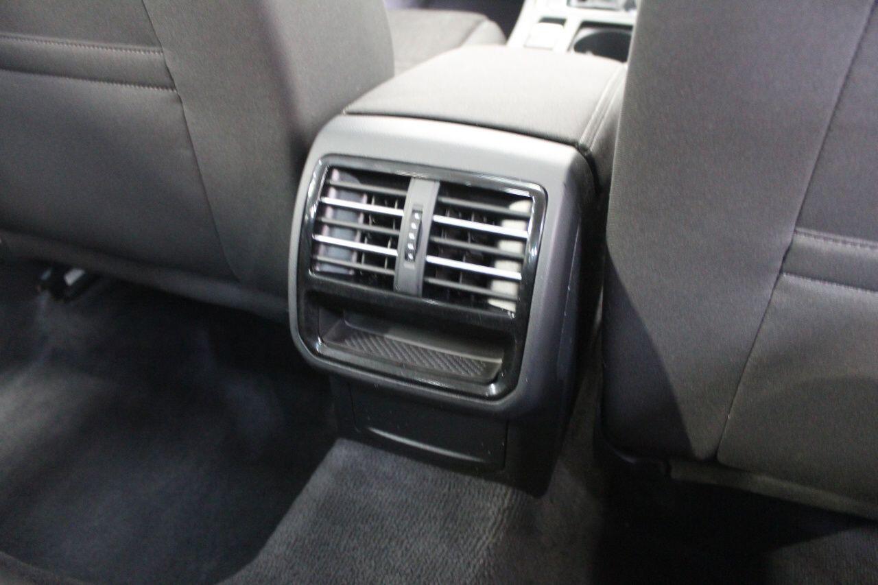 Volkswagen Passat view 58