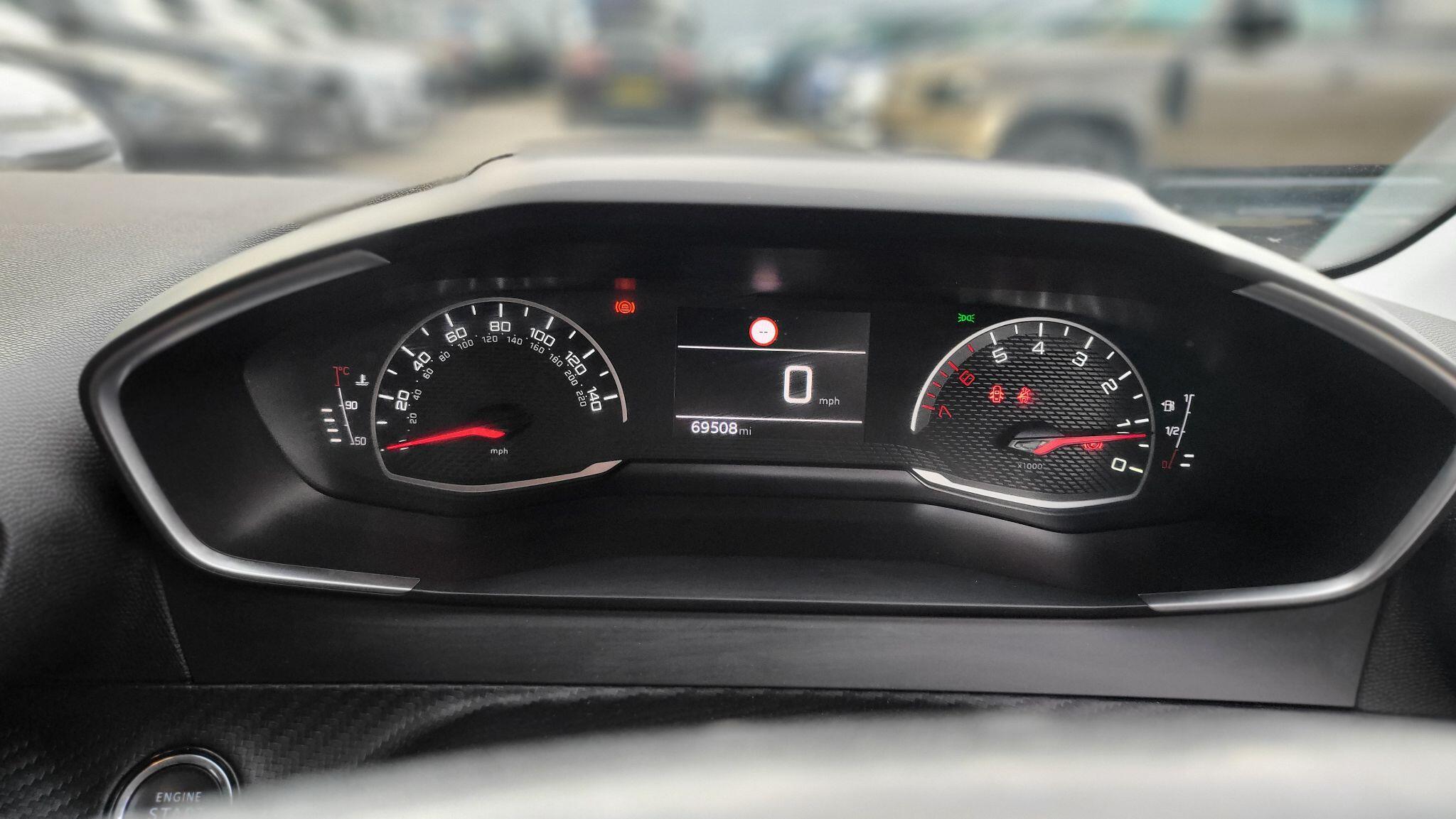 Peugeot 208 view 27