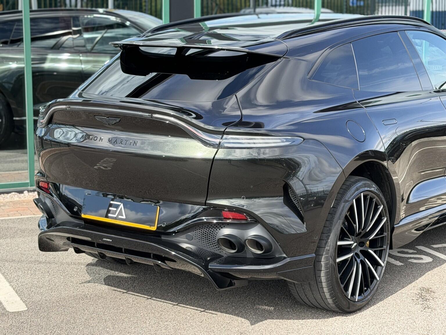 Aston Martin DBX view 40