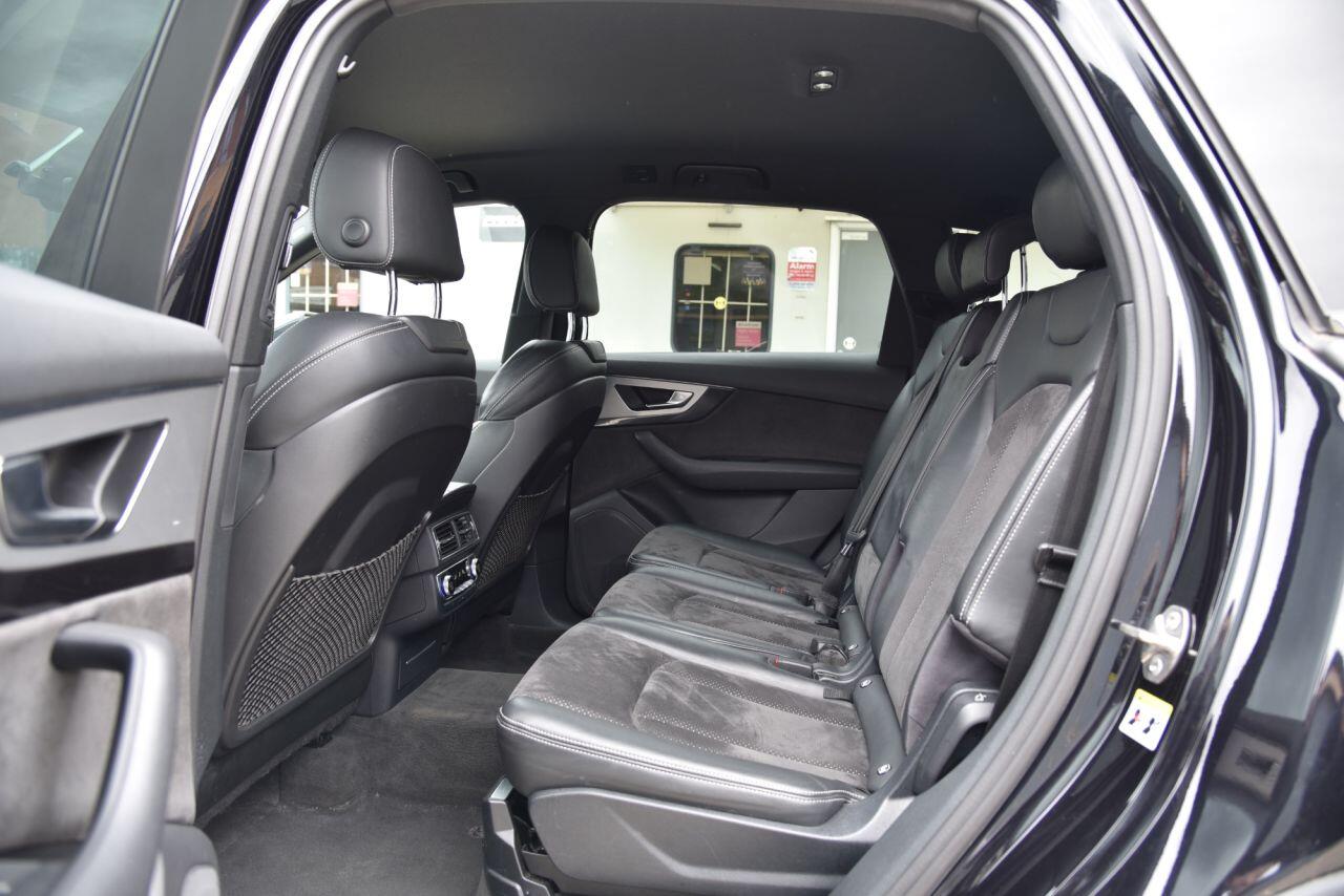 Audi Q7 view 25