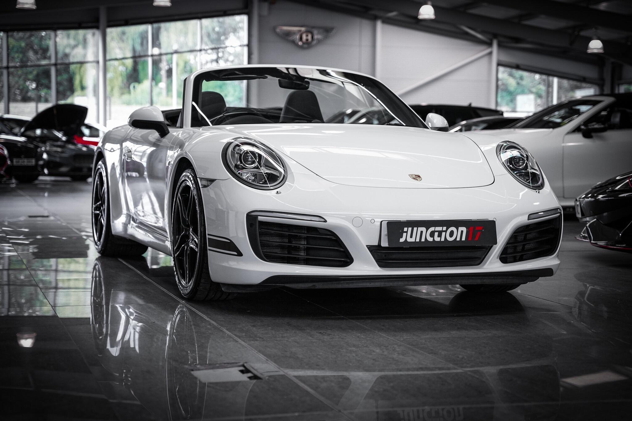 Porsche 911 view 11