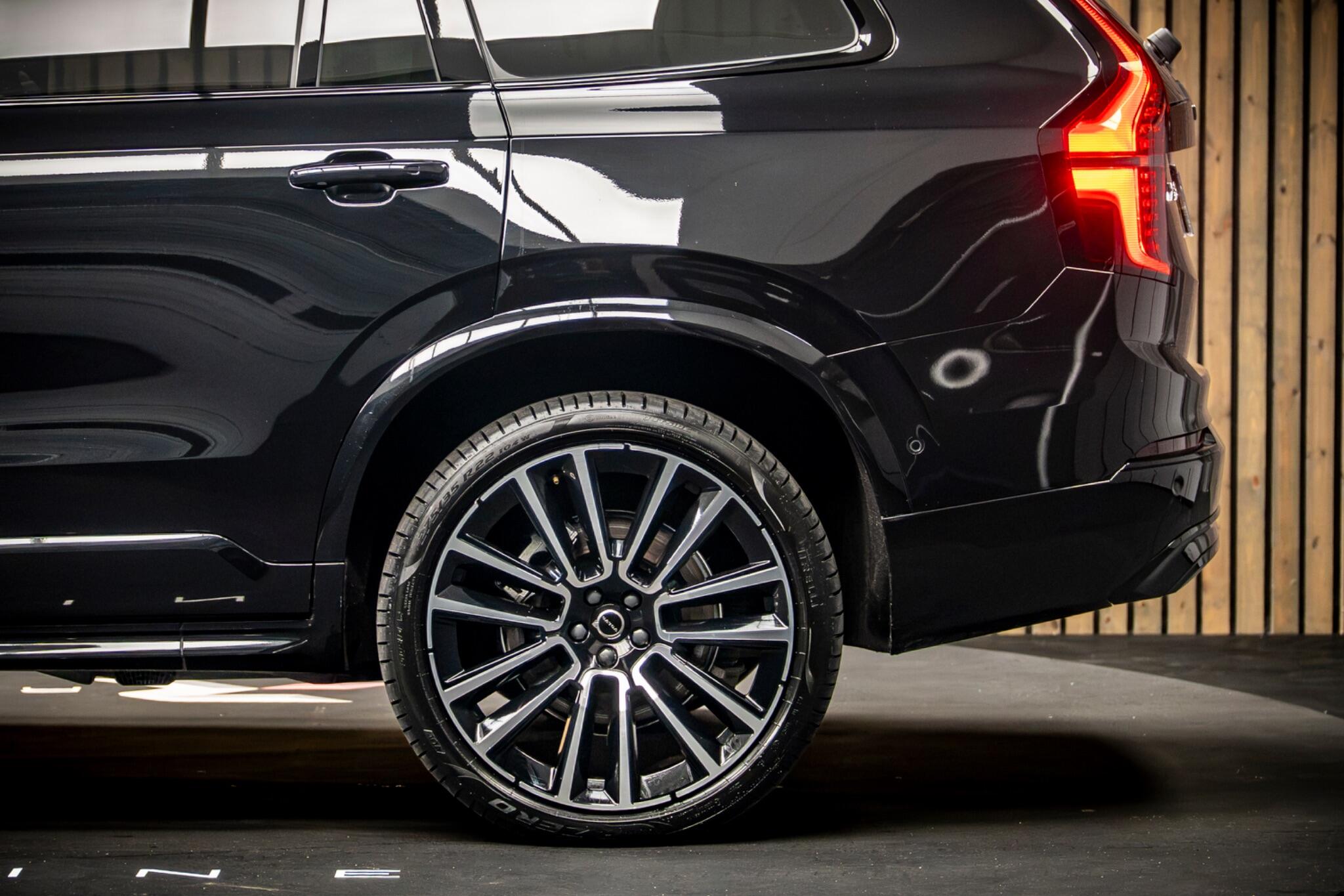 Volvo XC90 view 18