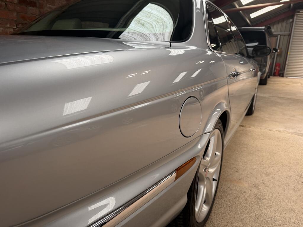 Jaguar XJ view 22