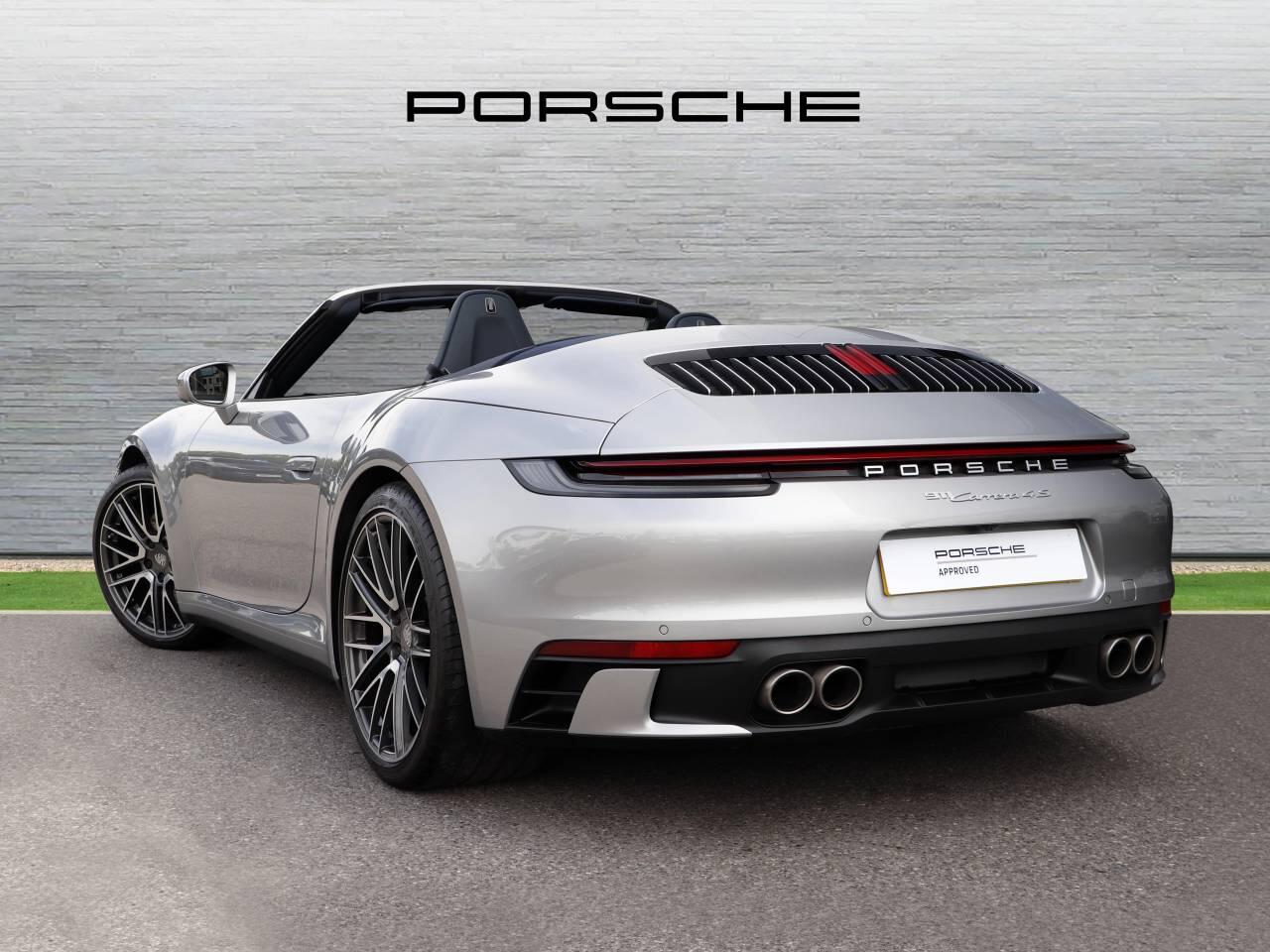 Porsche 911 view 3