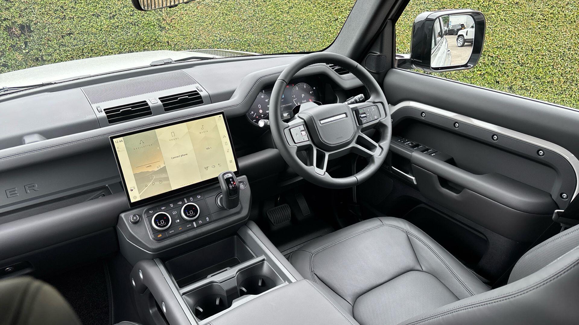 Land Rover Defender view 10