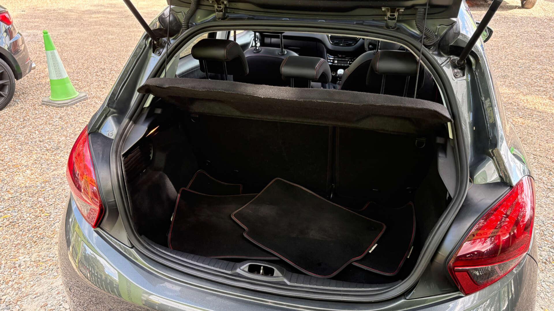 Peugeot 208 view 39