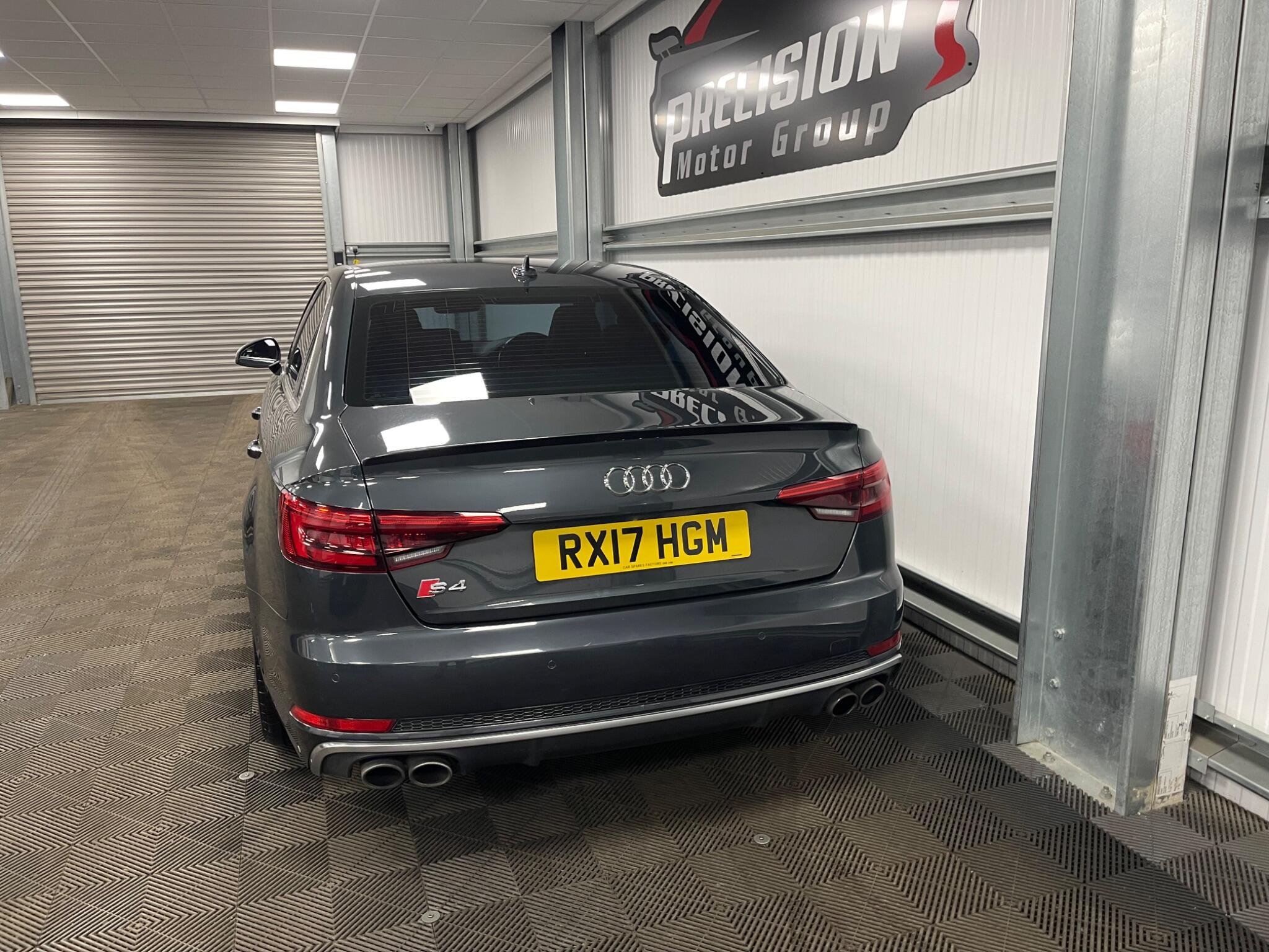 Audi S4 view 18