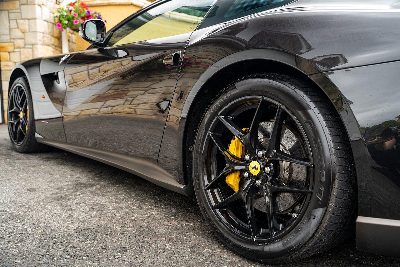 Ferrari F12 view 11