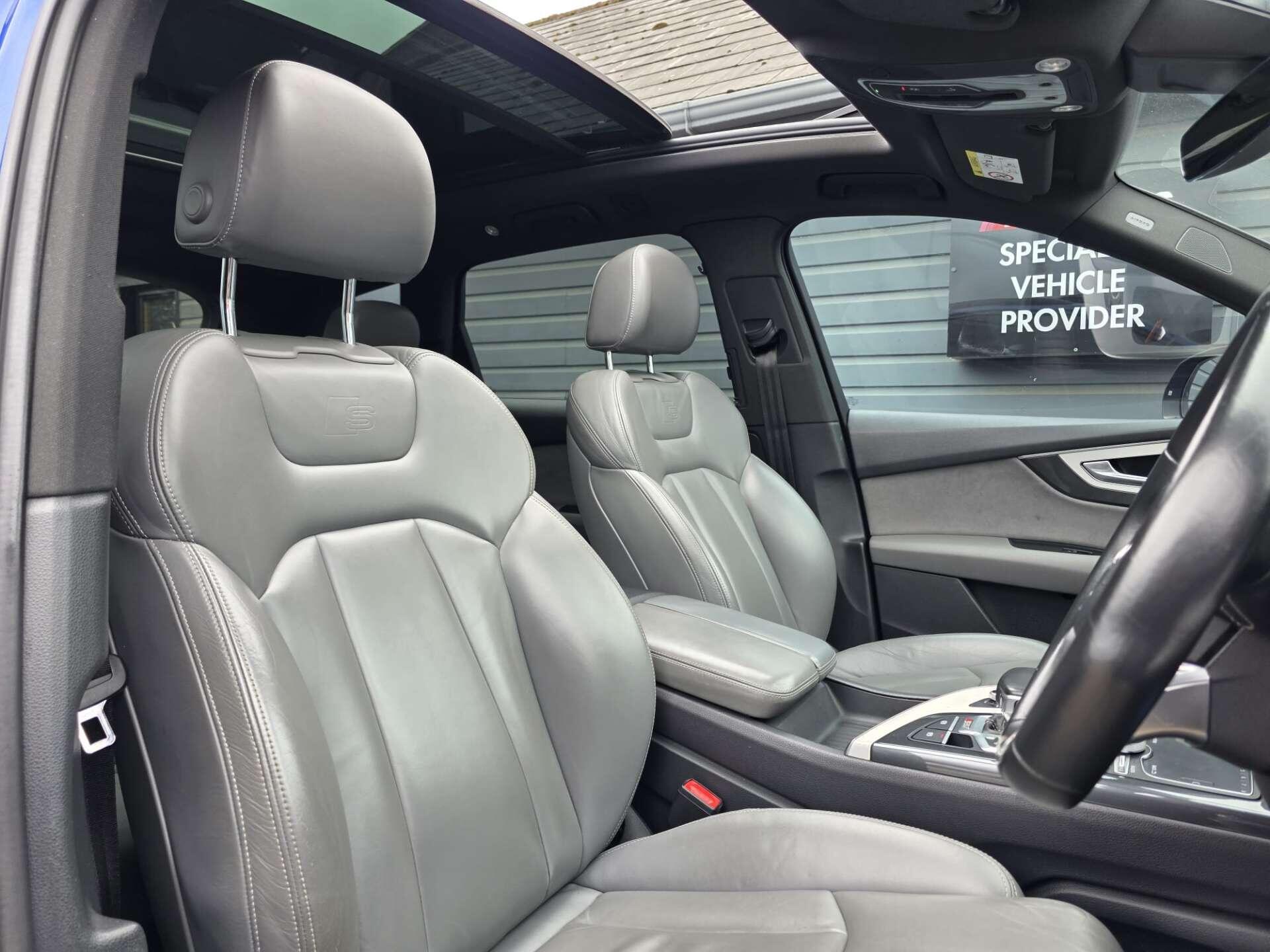 Audi SQ7 view 46