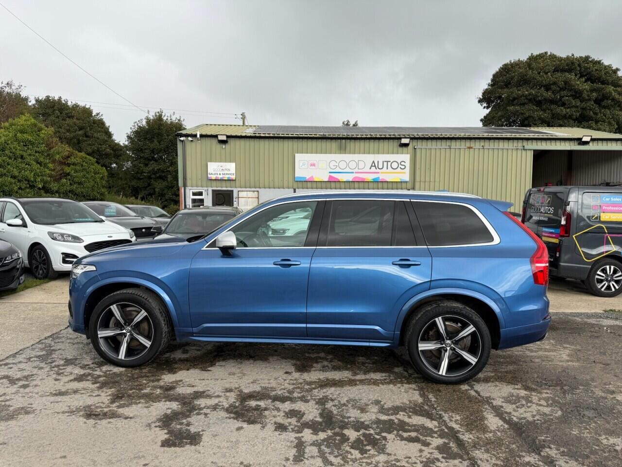 Volvo XC90 view 2