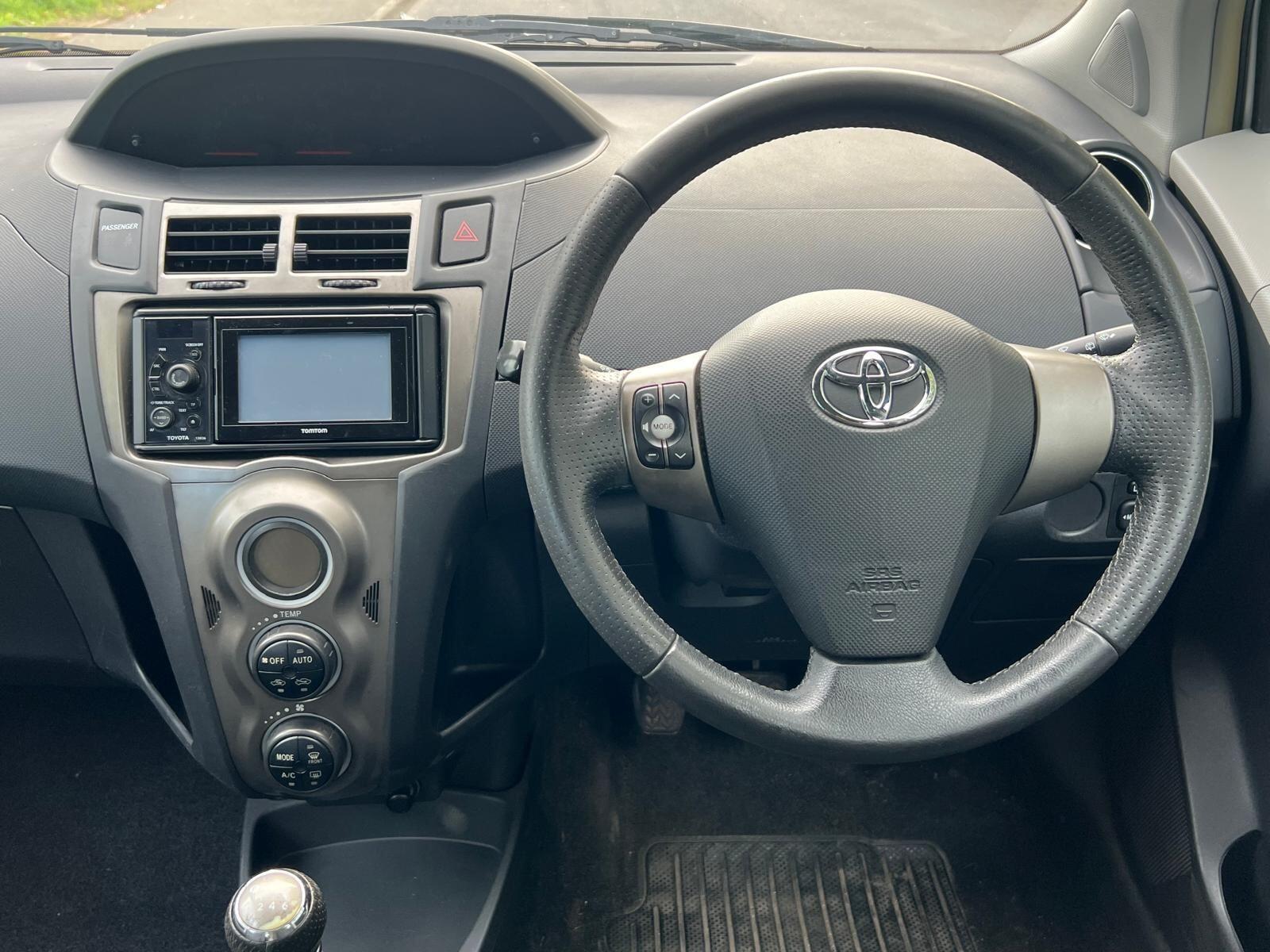 Toyota Yaris view 21