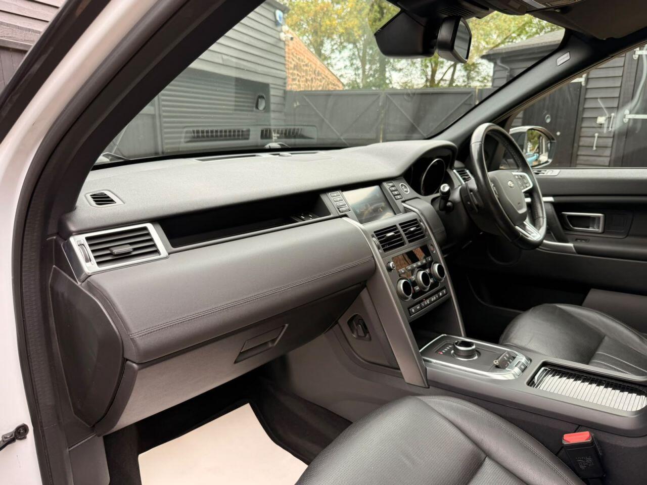 Land Rover Discovery Sport view 11