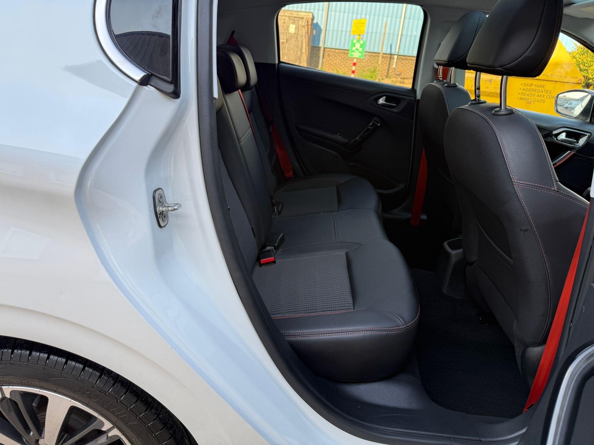Peugeot 208 view 24