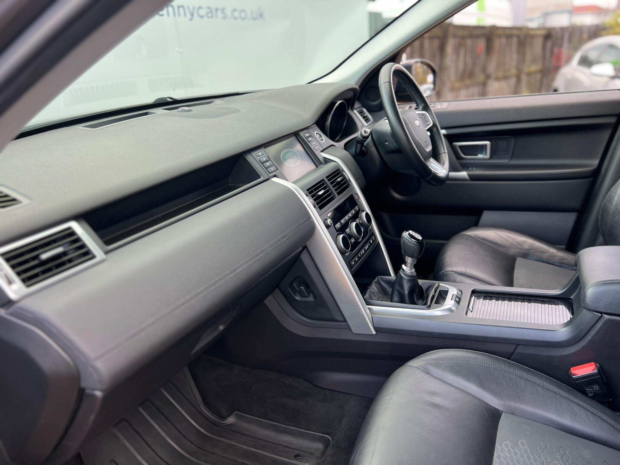 Land Rover Discovery Sport view 22