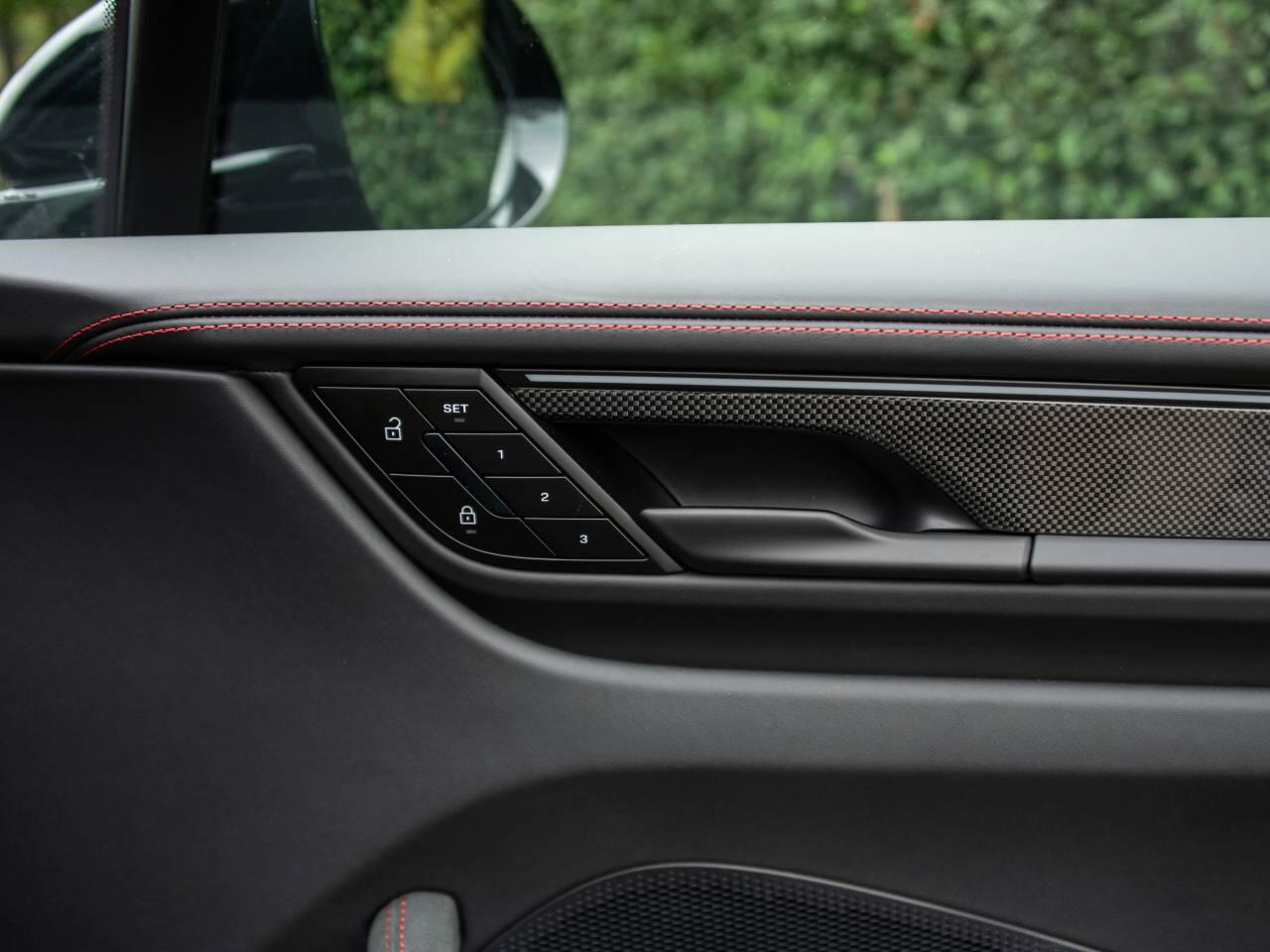 Porsche Macan view 43