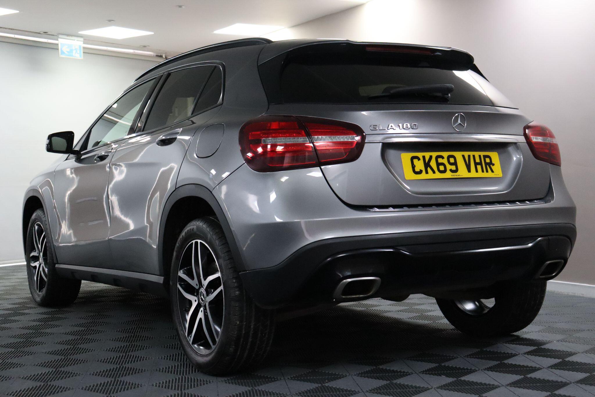 Mercedes-Benz Gla view 22