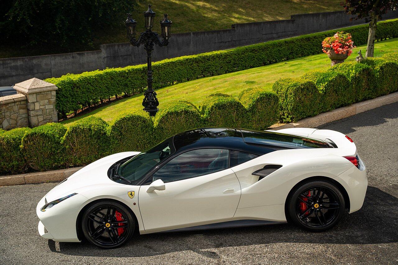 Ferrari 488 view 90