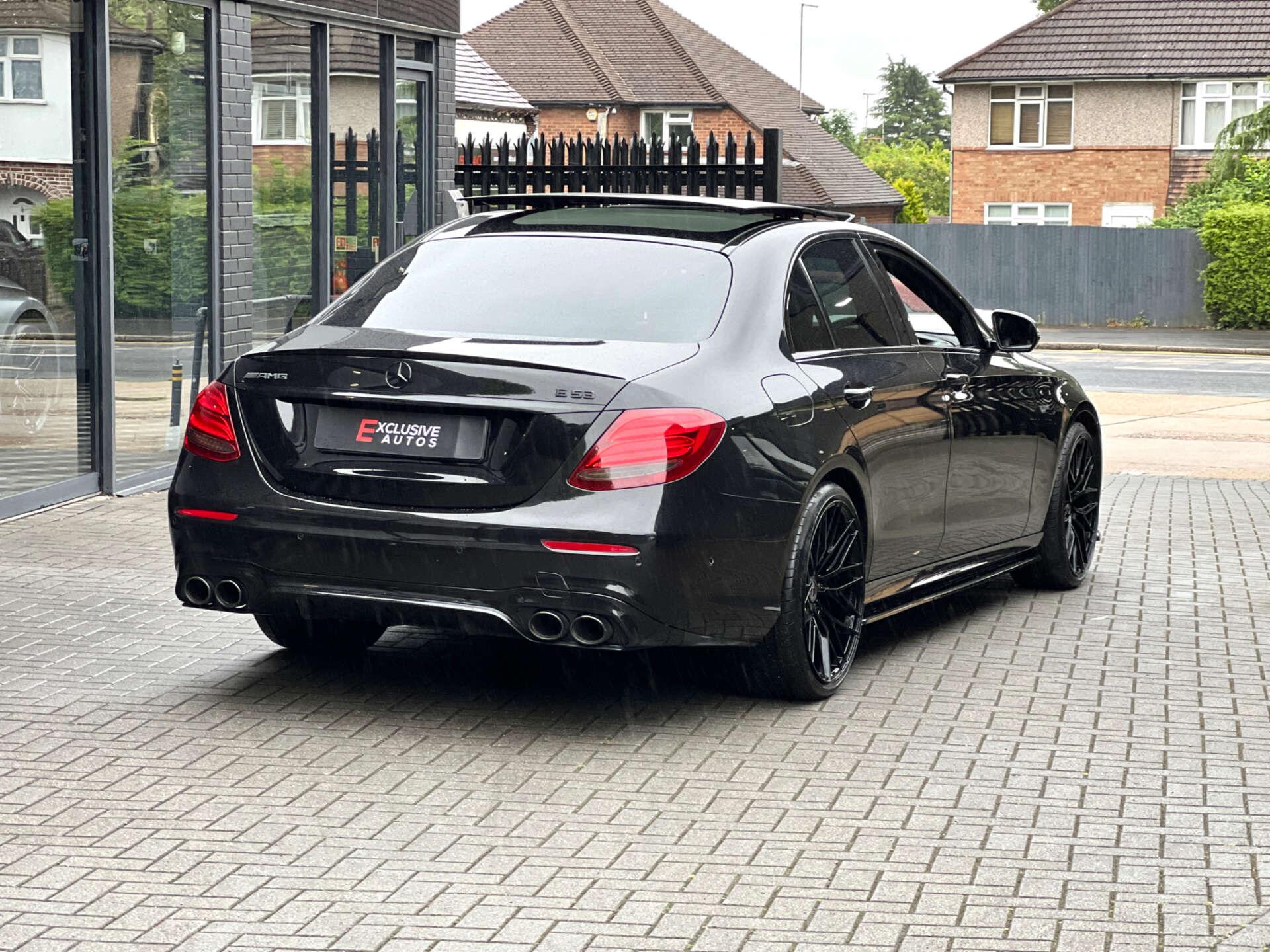 Mercedes-Benz E Class view 32