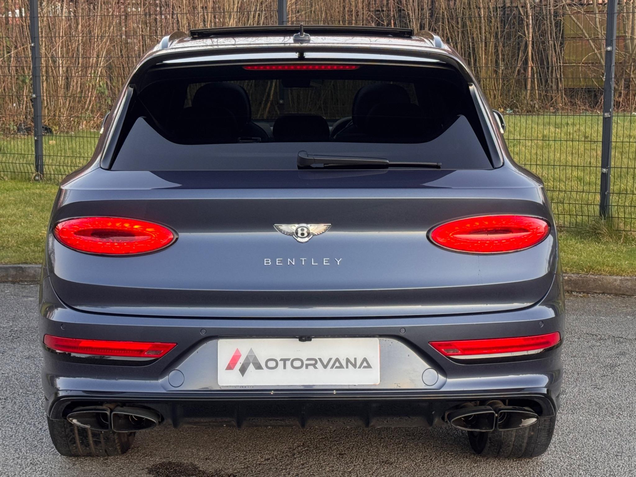 Bentley Bentayga view 18
