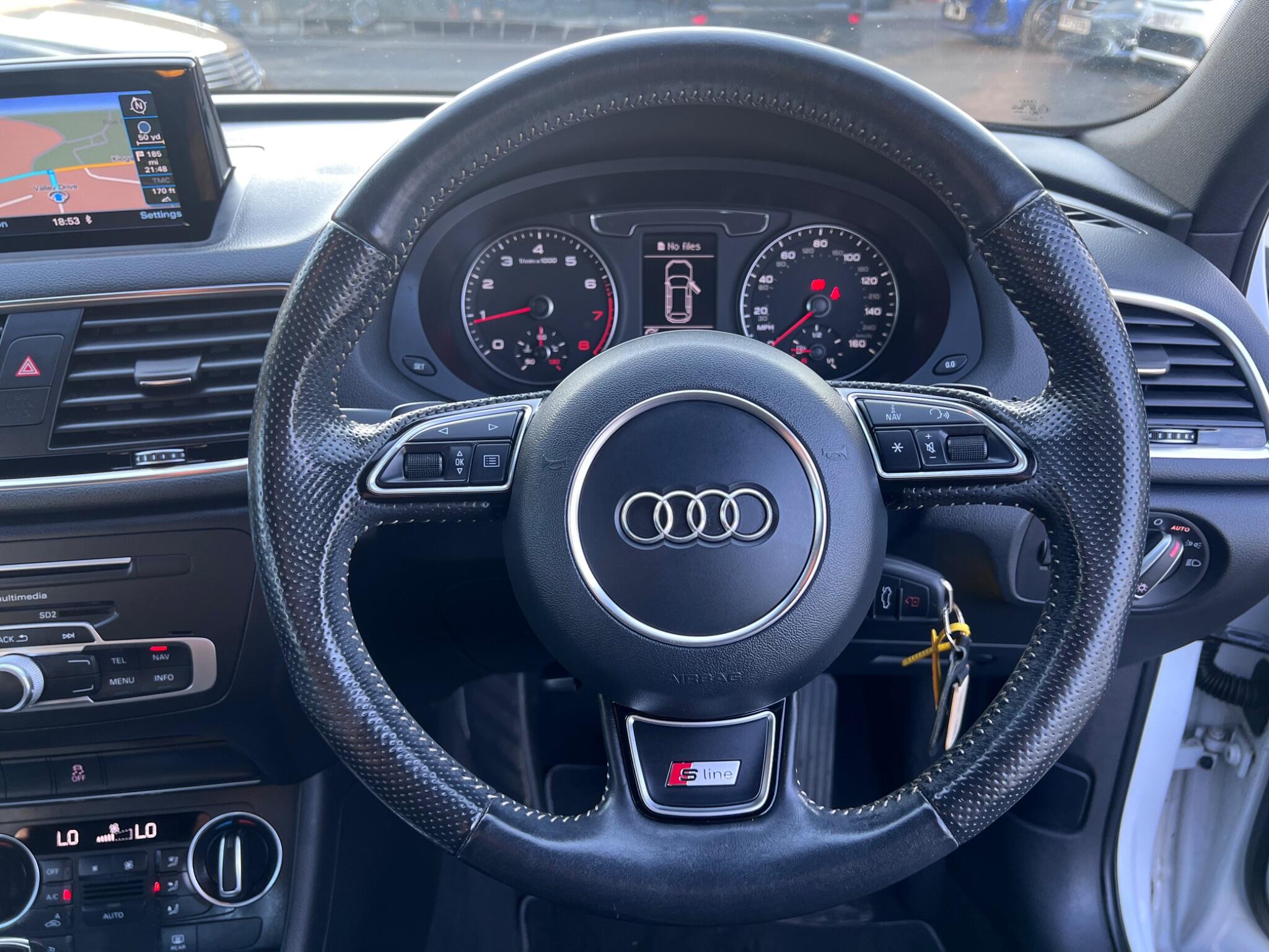 Audi Q3 view 19