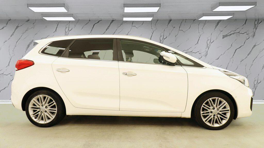 Kia Carens view 8