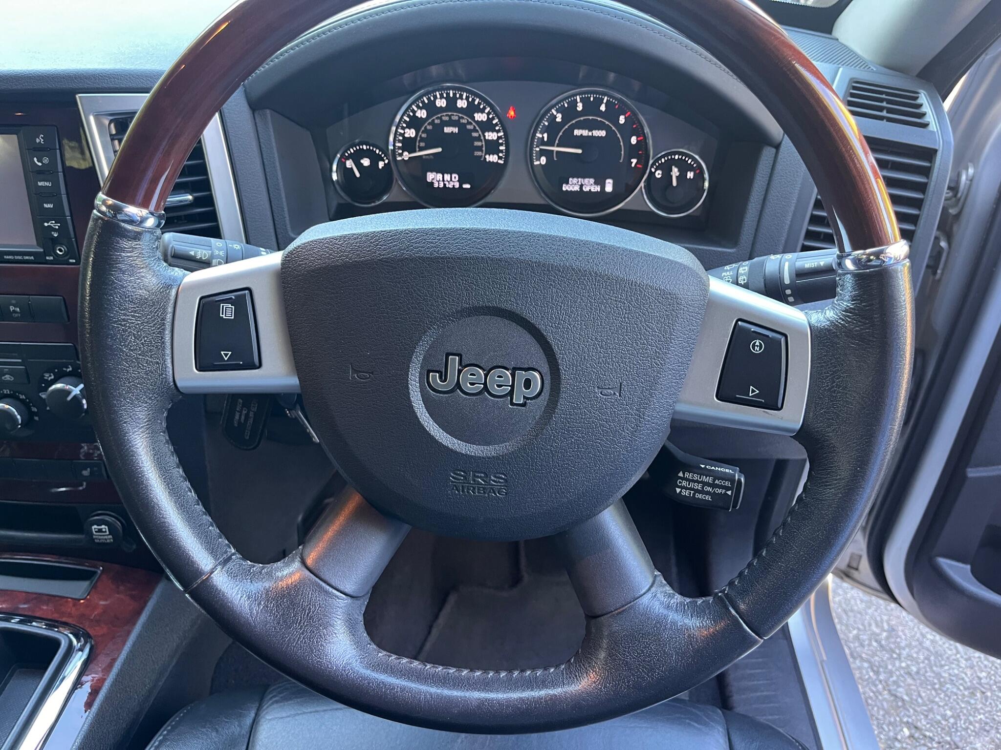 Jeep Grand Cherokee view 26