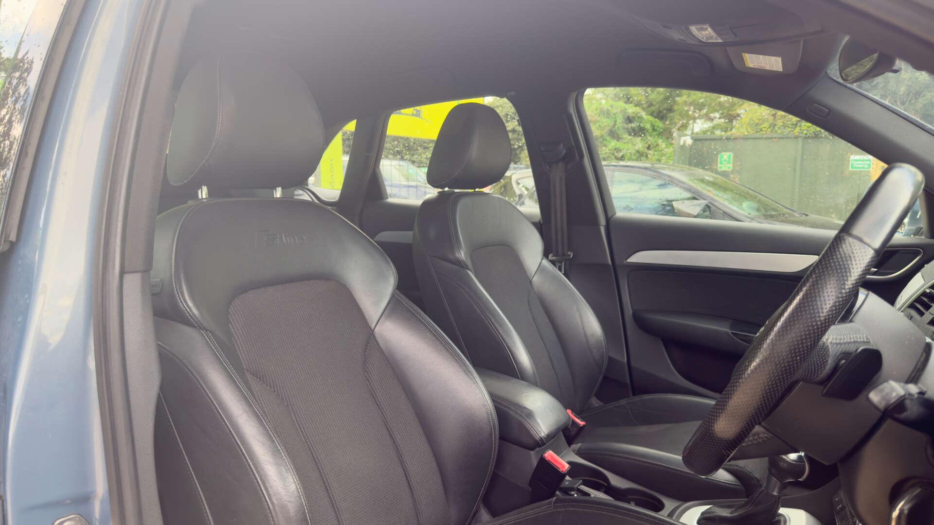 Audi Q3 view 8