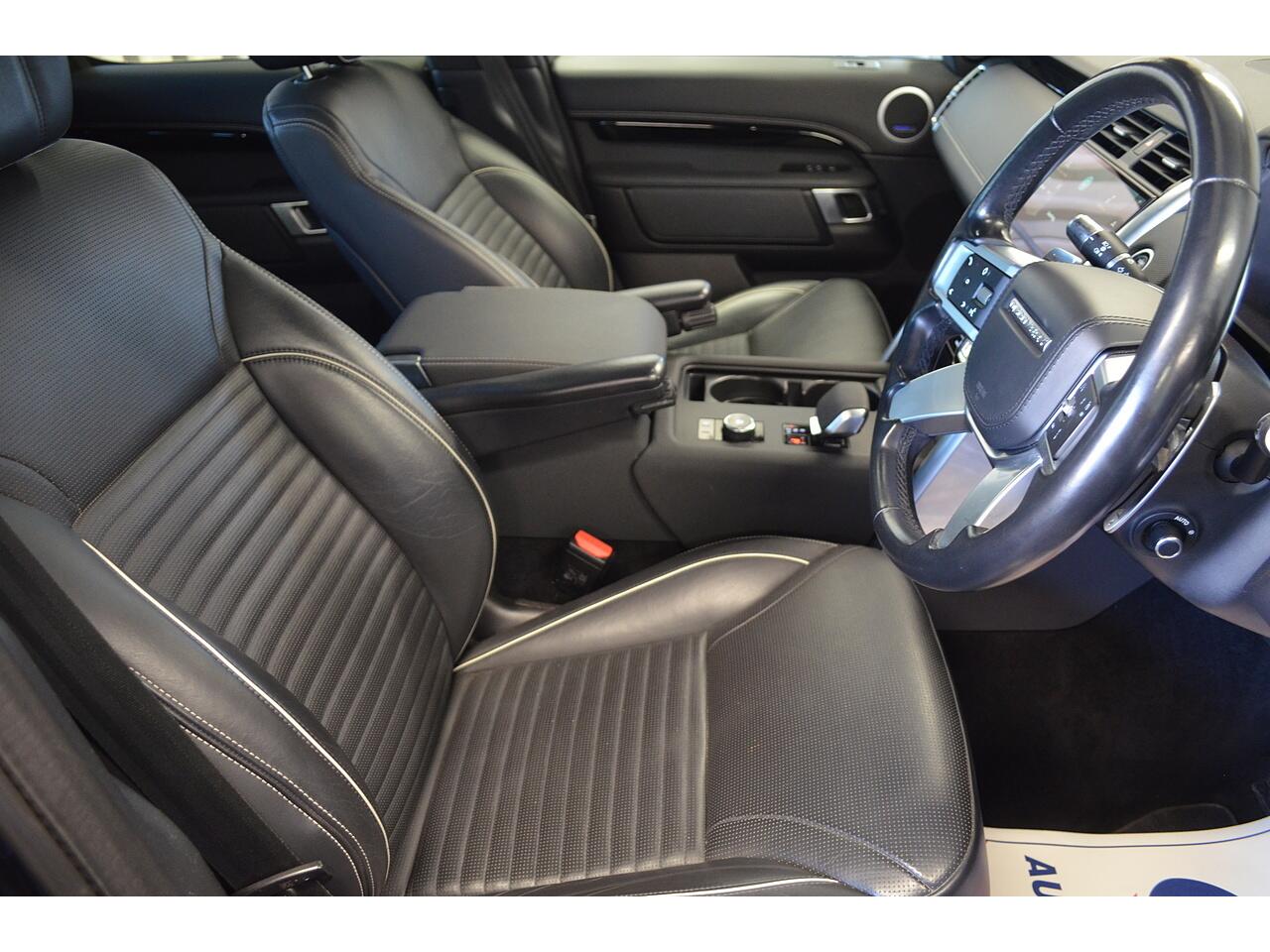 Land Rover Discovery view 13