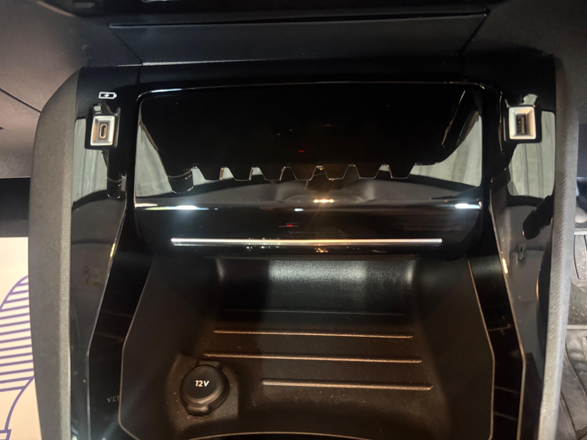 Peugeot 208 view 37