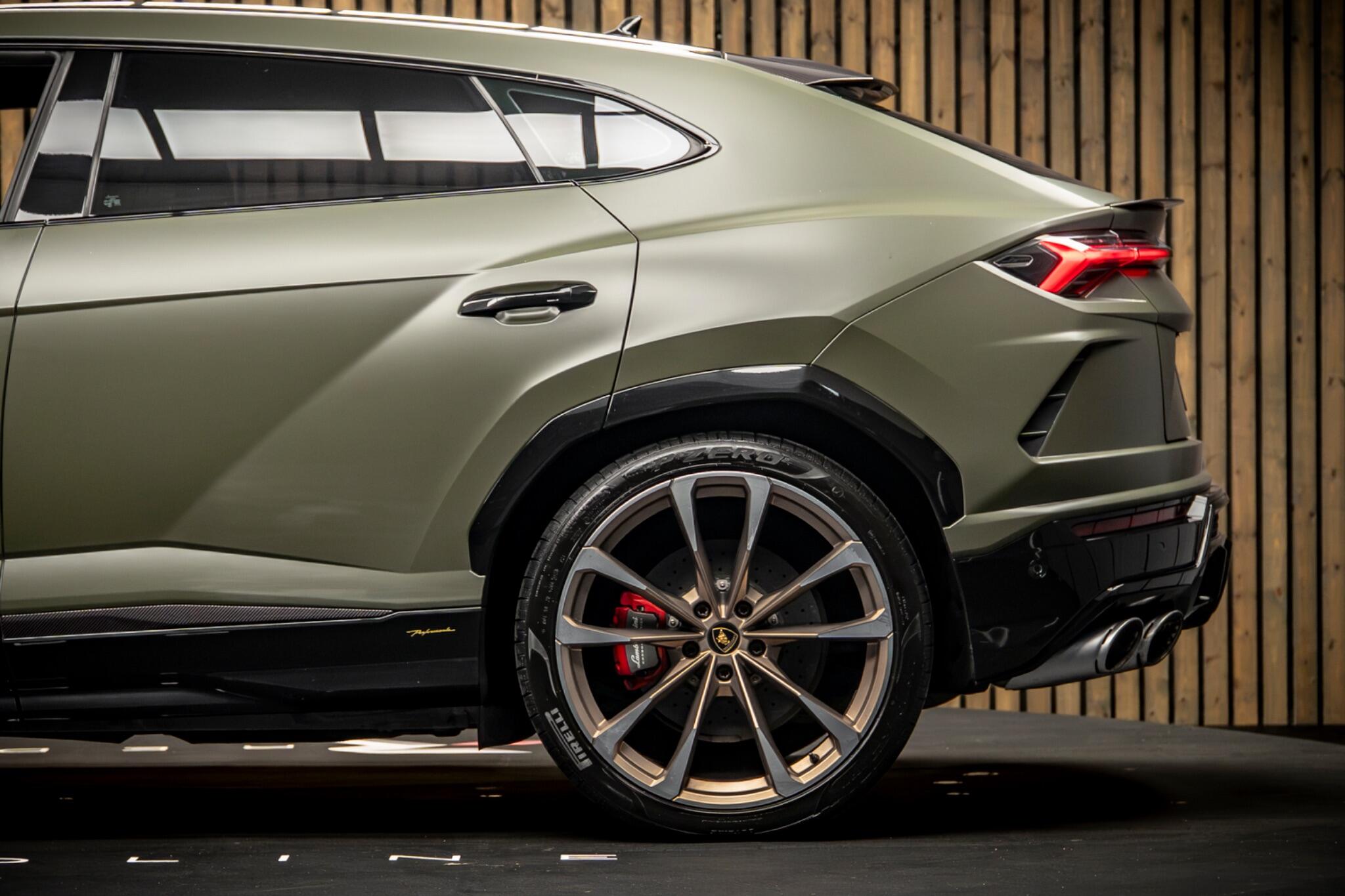 Lamborghini Urus view 18